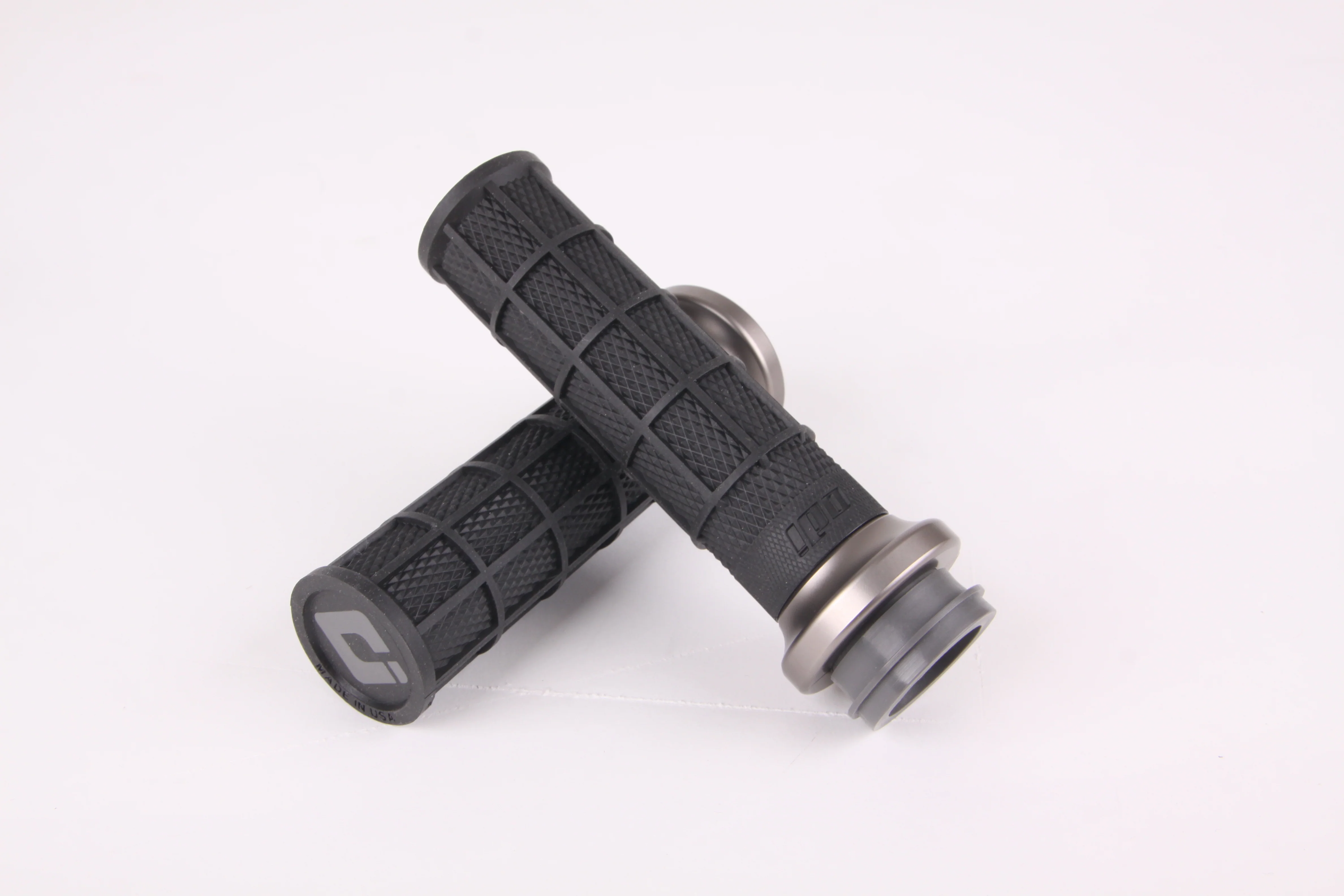 HARLEY-DAVIDSON 2008-2023 TBW: V-TWIN LOCK-ON™ HART-LUCK SIGNATURE FULL-WAFFLE GRIP SET - Image 5